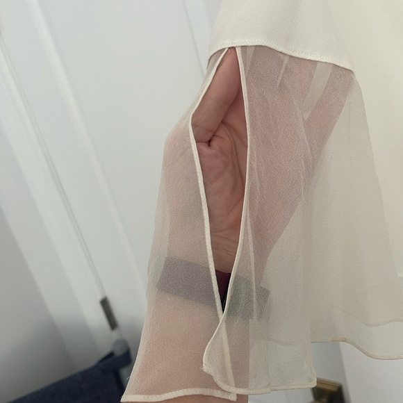 Elie Tahari “Owen” Cream Pleated Blouse with silk chiffon trim - Picture 4 of 6